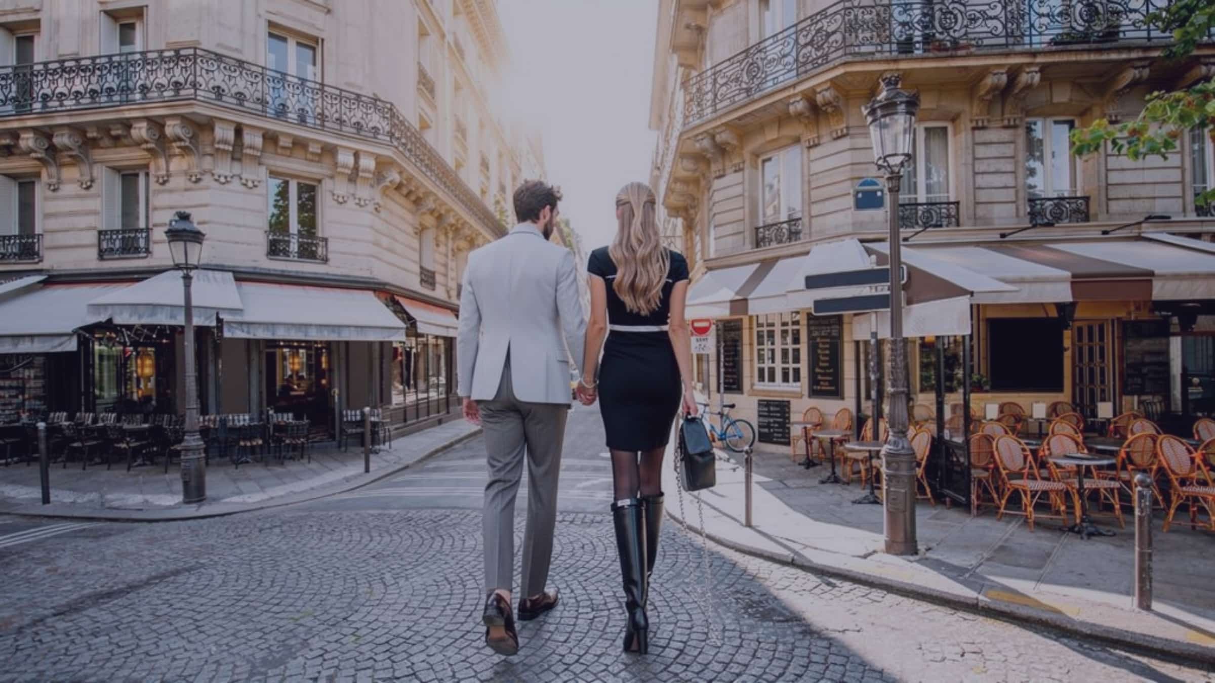 Romantic gateways in Paris